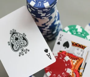 What is Slow Roll in Poker
